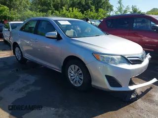 2012 Toyota Camry L z VIN 4T4BF1FK5CR168396, wystawiony jako IAAI lot #42316353 z przebiegiem 157 709 mil mil oraz . Historia ofert i sprzedaży dostępna na DreamBid. Obrazek 1.