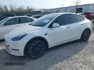 2021 Tesla Model Y Performance z VIN 5YJYGDEFXMF240246, wystawiony jako IAAI lot #42042951 z przebiegiem 76 139 mil mil oraz . Historia ofert i sprzedaży dostępna na DreamBid. Obrazek 2.
