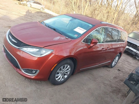 2018 Chrysler Pacifica Touring L with VIN 2C4RC1BG6JR294073, listed as a IAAI auction lot 41800826 with 88,888 mi miles. Bid and sale history available at carsss.com. Image 2.