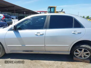 2003 Honda Accord EX z VIN 1HGCM66573A019233, wystawiony jako IAAI lot #42142546 z przebiegiem 213 128 mil mil oraz . Historia ofert i sprzedaży dostępna na DreamBid. Obrazek 14.