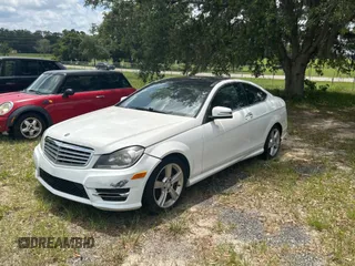 2014 Mercedes-Benz C 250 z VIN WDDGJ4HB1EG286714, wystawiony jako Copart lot #59034755 z przebiegiem 98 092 mil mil oraz Czysty tytuł • Clean title. Historia ofert i sprzedaży dostępna na DreamBid. Obrazek 2.