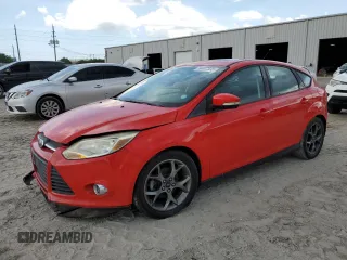 2014 Ford Focus SE z VIN 1FADP3K23EL127317, wystawiony jako Copart lot #58447535 z przebiegiem 93 977 mil mil oraz Czysty tytuł • Clean title. Historia ofert i sprzedaży dostępna na DreamBid. Obrazek 1.