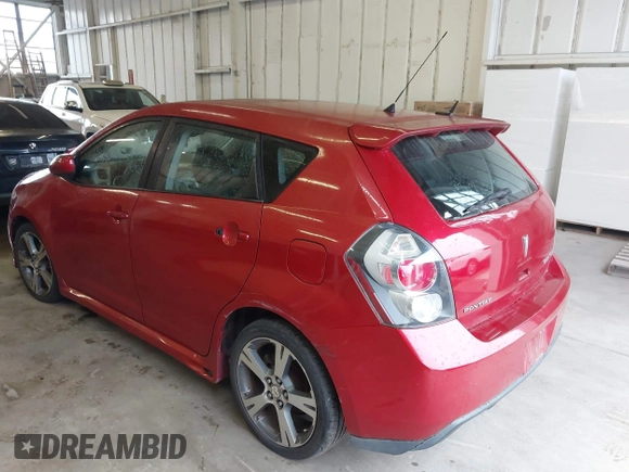 2009 Pontiac Vibe GT z VIN 5Y2SR670X9Z477258, wystawiony jako IAAI lot #42247743 z przebiegiem 213 002 mil mil oraz . Historia ofert i sprzedaży dostępna na DreamBid. Obrazek 3.