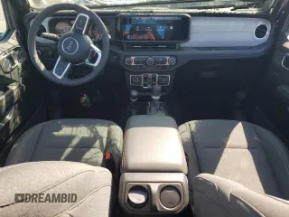 2025 Jeep Wrangler Sahara с VIN 1C4PJXEN4SW534448, выставлен на аукционе Copart как лот 57478615 с пробегом 6 613 миль миль и Чистый • Clean title. История ставок и продаж доступна на DreamBid. Изображение 8.