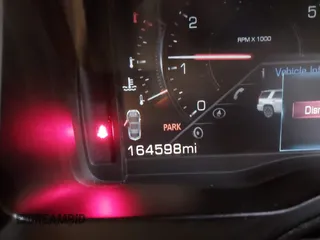 2015 Cadillac Escalade Premium z VIN 1GYS4CKJ8FR208128, wystawiony jako IAAI lot #41908785 z przebiegiem 164 598 mil mil oraz . Historia ofert i sprzedaży dostępna na DreamBid. Obrazek 7.