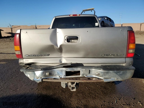 1999 Chevrolet Silverado 1500 LS with VIN 2GCEC19T5X1201987, listed as a Copart auction lot 43392405 with 332,753 mi miles and Salvage Title. Bid and sale history available at carsss.com. Image 6.