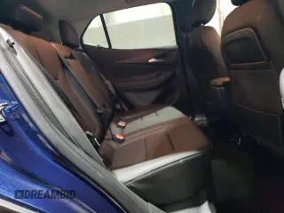 2022 Buick Encore GX Essence z VIN KL4MMFSL6NB106457, wystawiony jako Copart lot #57597985 z przebiegiem 48 601 mil mil oraz Szkoda całkowita • Salvage title. Historia ofert i sprzedaży dostępna na DreamBid. Obrazek 11.