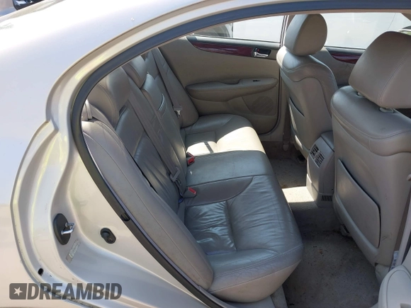 2002 Lexus ES 300 with VIN JTHBF30G320044114, listed as a IAAI auction lot 42104340 with 306,739 mi miles. Bid and sale history available at carsss.com. Image 8.