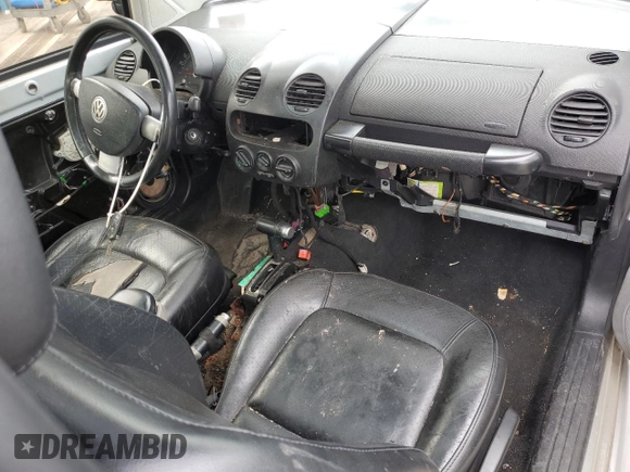 2000 Volkswagen Beetle GLX with VIN 3VWDD21C0YM482825, listed as a Copart auction lot 53031135 with 153,167 mi miles and Salvage Title. Bid and sale history available at DreamBid. Image 8.