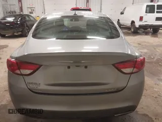 2015 Chrysler 200 S with VIN 1C3CCCDG0FN522916, listed as a IAAI auction lot 42048331 with 202,116 mi miles and . Bid and sale history available at carsss.com. Image 16.