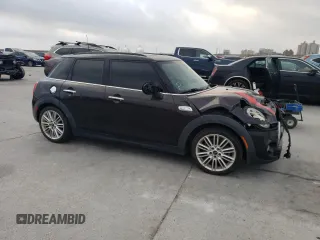 2015 MINI Hardtop 4 Door S z VIN WMWXU3C5XF2B56104, wystawiony jako Copart lot #51189075 z przebiegiem 113 586 mil mil oraz Szkoda całkowita • Salvage title. Historia ofert i sprzedaży dostępna na DreamBid. Obrazek 4.