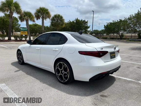 2022 Alfa Romeo Giulia Veloce z VIN ZARFANBN3N7653990, wystawiony jako Copart lot #47419695 z przebiegiem 35 225 mil mil oraz Tytuł czysty. Historia ofert i sprzedaży dostępna na DreamBid. Obrazek 3.