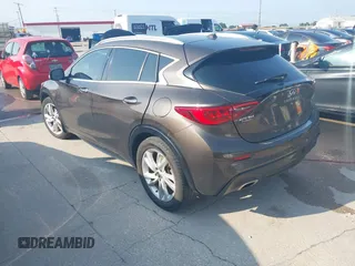 2017 Infiniti QX30 Premium z VIN SJKCH5CP4HA023330, wystawiony jako IAAI lot #42407253 z przebiegiem 132 317 mil mil oraz . Historia ofert i sprzedaży dostępna na DreamBid. Obrazek 3.