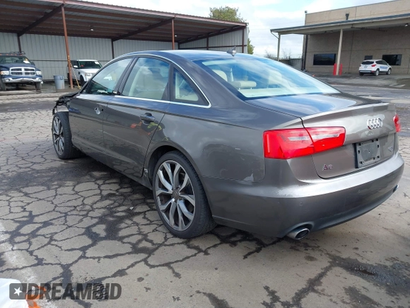 2013 Audi A6 Premium Plus z VIN WAUGGAFC8DN077982, wystawiony jako IAAI lot #41783832 z przebiegiem 95 981 mil mil oraz . Historia ofert i sprzedaży dostępna na DreamBid. Obrazek 3.