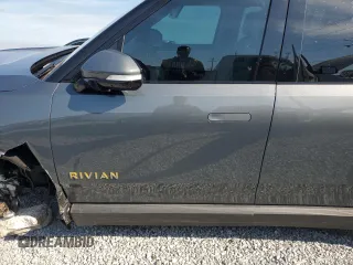 2024 Rivian R1S Adventure with VIN 7PDSGABA1RN030438, listed as a Copart auction lot 43439225 with 0 mi miles and Salvage Title. Bid and sale history available at carsss.com. Image 7.