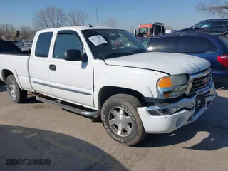 2004 GMC Sierra 1500 SLT with VIN 2GTEK19T741248095, listed as a IAAI auction lot 41777742 with 142,612 mi miles. Bid and sale history available at carsss.com. Image 1.