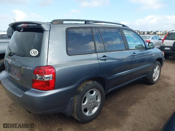 2005 Toyota Highlander with VIN JTEDP21A750069349, listed as a IAAI auction lot 41934823 with 231,182 mi miles. Bid and sale history available at carsss.com. Image 4.