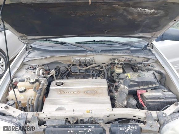 2005 Ford Escape Hybrid with VIN 1FMCU95H05KC95225, listed as a IAAI auction lot 41798610 with 216,659 mi miles. Bid and sale history available at carsss.com. Image 10.