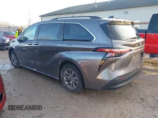 2021 Toyota Sienna XLE with VIN 5TDJRKEC2MS044996, listed as a IAAI auction lot 41116011 with 29,824 mi miles. Bid and sale history available at carsss.com. Image 3.