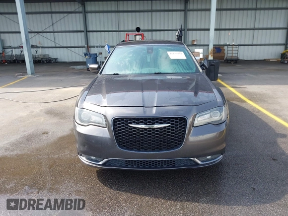 2016 Chrysler 300 S z VIN 2C3CCAGG4GH152435, wystawiony jako IAAI lot #42273957 z przebiegiem 168 951 mil mil oraz . Historia ofert i sprzedaży dostępna na DreamBid. Obrazek 12.