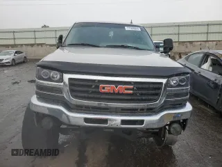 2007 GMC Sierra 3500 SRW Work Trk z VIN 1GTHK33D27F106146, wystawiony jako Copart lot #77556084 z przebiegiem 277 900 mil mil oraz Szkody całkowita. Historia ofert i sprzedaży dostępna na DreamBid. Obrazek 5.