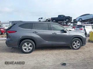 2022 Toyota Highlander L with VIN 5TDCZRAH1NS103623, listed as a IAAI auction lot 42233144 with 41,749 mi miles and . Bid and sale history available at DreamBid. Image 14.