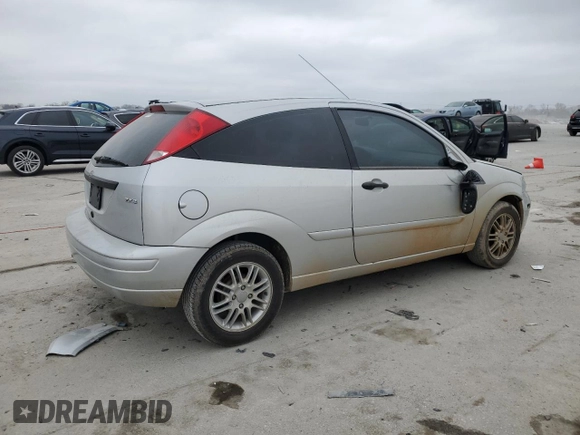 2006 Ford Focus S z VIN 1FAFP31N76W169137, wystawiony jako Copart lot #43445245 z przebiegiem 100 323 mil mil oraz Czysty tytuł • Clean title. Historia ofert i sprzedaży dostępna na DreamBid. Obrazek 3.