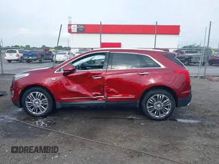 2018 Cadillac XT5 Premium Luxury FWD z VIN 1GYKNERS2JZ242842, wystawiony jako IAAI lot #42297159 z przebiegiem 72 008 mil mil oraz . Historia ofert i sprzedaży dostępna na DreamBid. Obrazek 14.