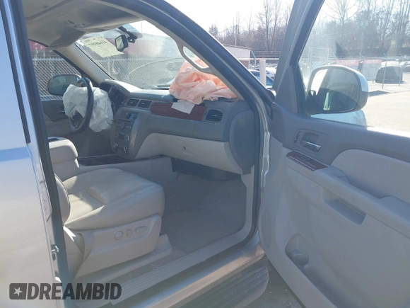 2011 GMC Yukon XL SLT z VIN 1GKS1KE05BR386637, wystawiony jako IAAI lot #41648997 z przebiegiem 162 262 mil mil oraz . Historia ofert i sprzedaży dostępna na DreamBid. Obrazek 5.