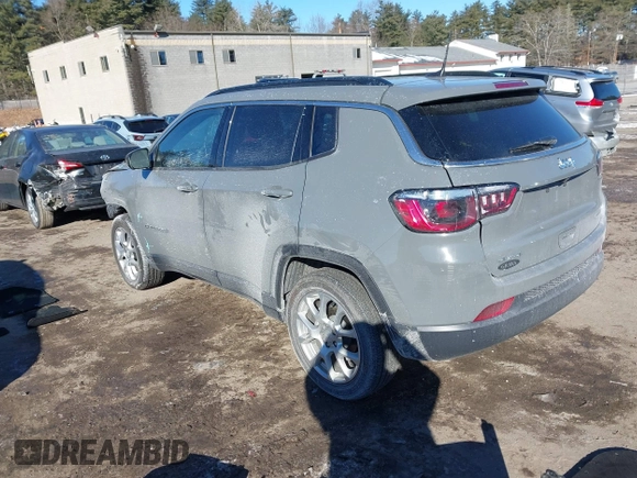 2024 Jeep Compass Latitude Lux z VIN 3C4NJDFN8RT602268, wystawiony jako IAAI lot #41449109 z przebiegiem 11 137 mil mil oraz . Historia ofert i sprzedaży dostępna na DreamBid. Obrazek 3.