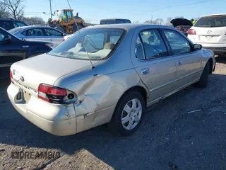 1995 Nissan Altima XE with VIN 1N4BU31D08C201209, listed as a IAAI auction lot 41687822 with 184,247 mi miles. Bid and sale history available at carsss.com. Image 4.