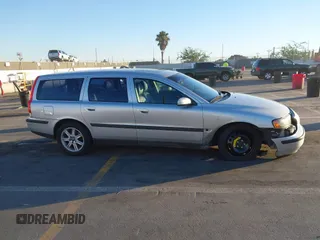 2004 Volvo V70 with VIN YV1SW59V642361434, listed as a IAAI auction lot 40801585 with 119,419 mi miles. Bid and sale history available at carsss.com. Image 13.