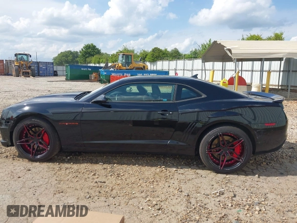 2010 Chevrolet Camaro 2SS z VIN 2G1FK1EJ0A9146975, wystawiony jako IAAI lot #42100335 z przebiegiem 127 763 mil mil oraz . Historia ofert i sprzedaży dostępna na DreamBid. Obrazek 14.