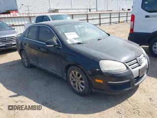 2010 Volkswagen Jetta Sedan Limited with VIN 3VWRX7AJ7AM007705, listed as a IAAI auction lot 41992944 with 148,306 mi miles. Bid and sale history available at carsss.com. Image 1.