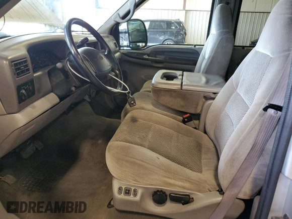 2001 Ford F-250 XL with VIN 1FTNW21F21EB83957, listed as a Copart auction lot 61602715 with 205,738 mi miles and Salvage title. Bid and sale history available at DreamBid. Image 7.