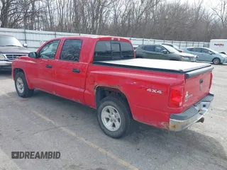 2008 Dodge Dakota SLT z VIN 1D7HW48K88S594342, wystawiony jako IAAI lot #41819673 z przebiegiem 116 134 mil mil oraz . Historia ofert i sprzedaży dostępna na DreamBid. Obrazek 3.