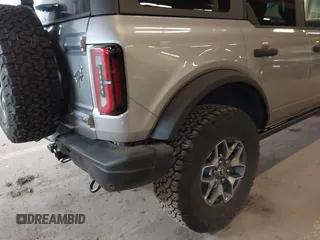 2024 Ford Bronco Badlands z VIN 1FMEE9BP6RLA08116, wystawiony jako IAAI lot #41837206 z przebiegiem 7807 mil mil oraz . Historia ofert i sprzedaży dostępna na DreamBid. Obrazek 21.
