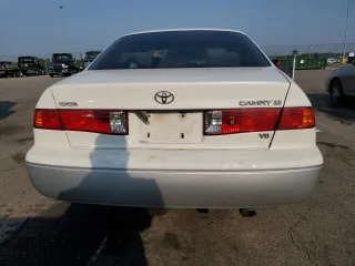 2001 Toyota Camry LE z VIN JT2BF22K010297055, wystawiony jako Copart lot #59510645 z przebiegiem 265 428 mil mil oraz Szkoda całkowita • Salvage title. Historia ofert i sprzedaży dostępna na DreamBid. Obrazek 6.