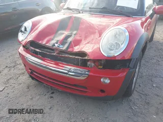 2008 MINI Convertible z VIN WMWRF33578TF68318, wystawiony jako IAAI lot #41201782 z przebiegiem 119 649 mil mil oraz . Historia ofert i sprzedaży dostępna na DreamBid. Obrazek 6.