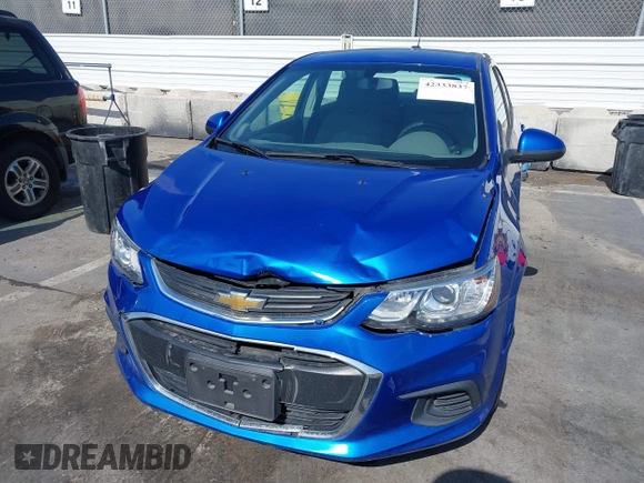 2019 Chevrolet Sonic LS z VIN 1G1JB5SBXK4135968, wystawiony jako IAAI lot #42333837 z przebiegiem 62 427 mil mil oraz . Historia ofert i sprzedaży dostępna na DreamBid. Obrazek 6.