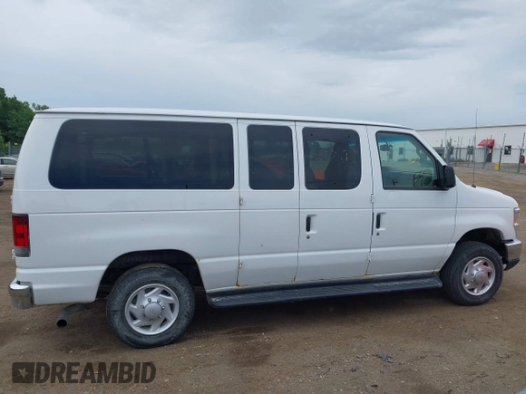 2012 Ford Econoline Passenger XL z VIN 1FBNE3BL9CDA32236, wystawiony jako IAAI lot #42565078 z przebiegiem 146 983 mil mil oraz . Historia ofert i sprzedaży dostępna na DreamBid. Obrazek 13.