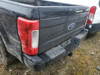 2019 Ford F-250 XL z VIN 1FT7W2B64KEF47241, wystawiony jako Copart lot #59887175 z przebiegiem 66 942 mil mil oraz Szkoda całkowita • Salvage title. Historia ofert i sprzedaży dostępna na DreamBid. Obrazek 6.