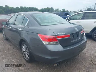 2011 Honda Accord EX-L z VIN 1HGCP3F8XBA012081, wystawiony jako IAAI lot #42467202 z przebiegiem 145 185 mil mil oraz . Historia ofert i sprzedaży dostępna na DreamBid. Obrazek 3.