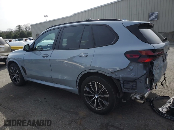 2024 BMW X5 xDrive40i z VIN 5UX23EU07R9U24113, wystawiony jako Copart lot #50386895 z przebiegiem 38 407 mil mil oraz Szkody całkowita. Historia ofert i sprzedaży dostępna na DreamBid. Obrazek 2.