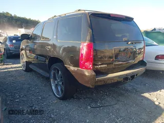 2007 GMC Yukon SLT with VIN 1GKFC13047R349076, listed as a IAAI auction lot 41852814 with 196,282 mi miles. Bid and sale history available at carsss.com. Image 3.