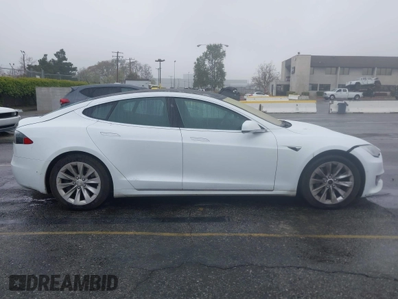 2018 Tesla Model S 75D with VIN 5YJSA1E24JF275038, listed as a IAAI auction lot 41916984 with 116,352 mi miles and . Bid and sale history available at DreamBid. Image 13.
