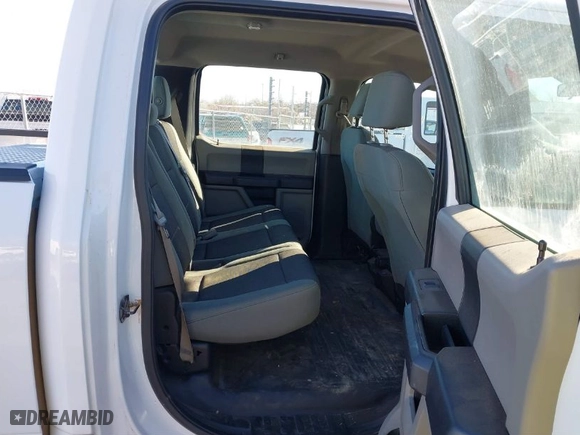 2015 Ford F-150 XLT w/HD Payload Pkg with VIN 1FTFW1EF8FFC07270, listed as a IAAI auction lot 41425948 with 194,107 mi miles. Bid and sale history available at carsss.com. Image 8.