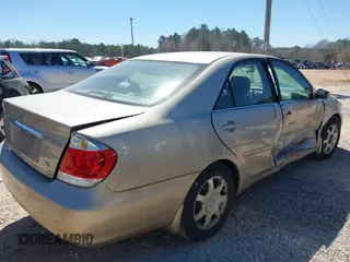 2006 Toyota Camry LE z VIN 4T1BF32K76U631283, wystawiony jako IAAI lot #41828021 z przebiegiem 332 063 mil mil oraz . Historia ofert i sprzedaży dostępna na DreamBid. Obrazek 4.