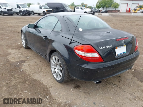 2007 Mercedes-Benz SLK 350 z VIN WDBWK56F67F136085, wystawiony jako IAAI lot #42380601 z przebiegiem 112 246 mil mil oraz . Historia ofert i sprzedaży dostępna na DreamBid. Obrazek 3.