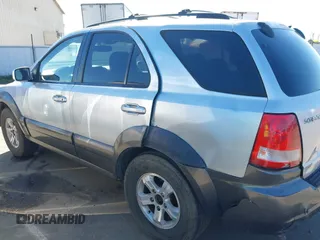 2004 Kia Sorento LX z VIN KNDJD733X45297844, wystawiony jako IAAI lot #41510715 z przebiegiem 222 676 mil mil oraz . Historia ofert i sprzedaży dostępna na DreamBid. Obrazek 14.